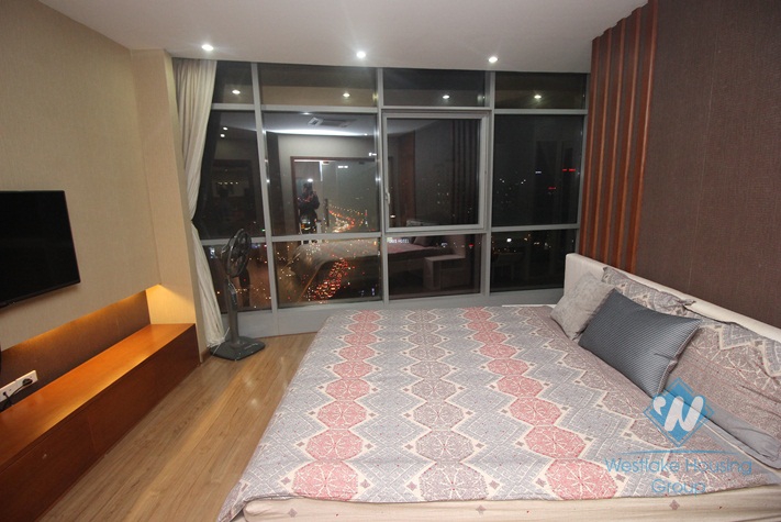 Nice three bedrooms apartment for rent in Tran Duy Hung street, Cau Giay district, Ha Noi